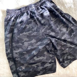 Lululemon Camo Pace Breaker 9” linerless